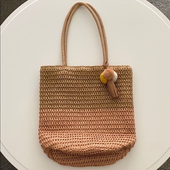 Old Navy Rattan 2-Tone Beach Bag With Tass… - Picture 2 of 8